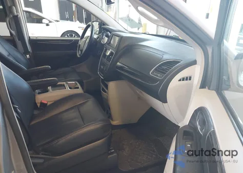 2014 Chrysler Town & Country Touring z USA, uszkodzony, nr VIN 2C4RC1BG7ER221204